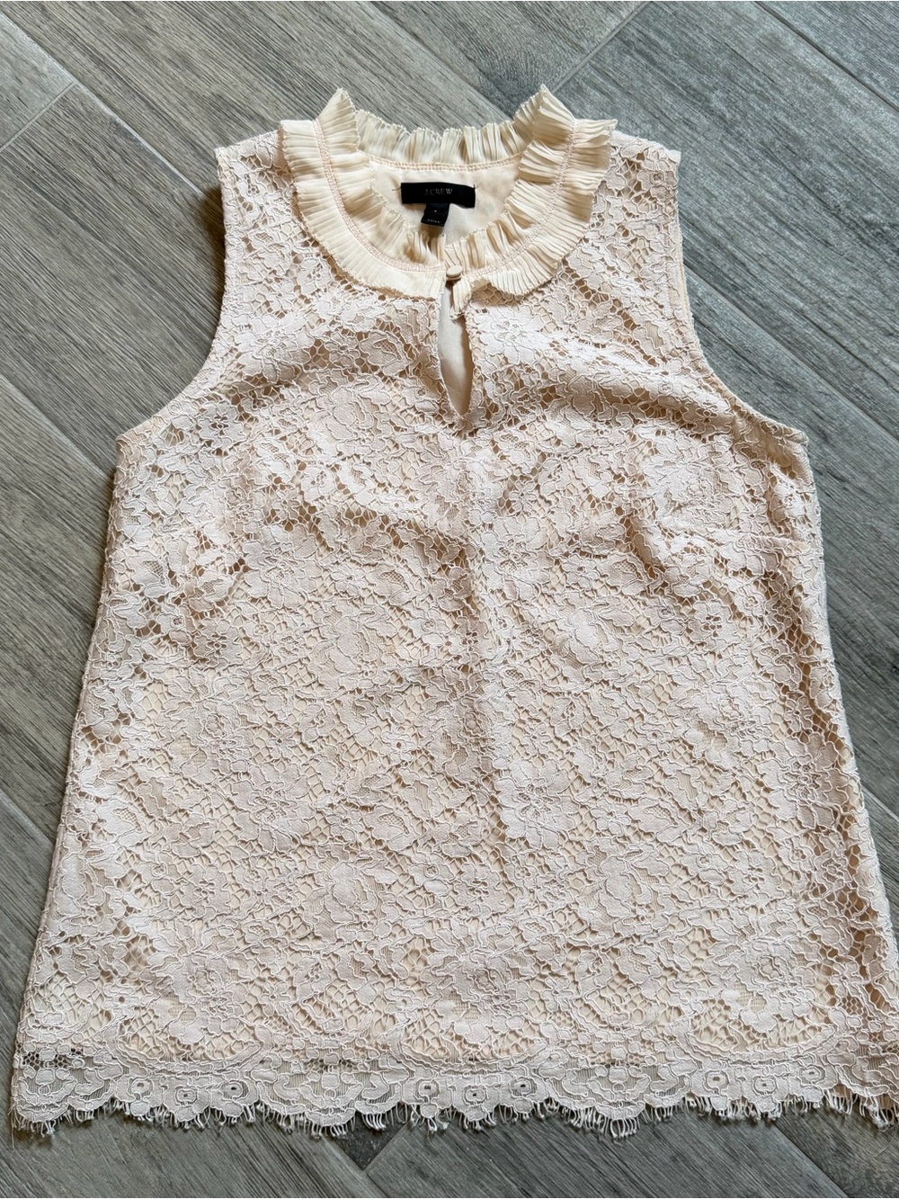 J.Crew Sleeveless Lace Overlay
Top Womens Ivory Floral
Ruffle Keyhole Neck
